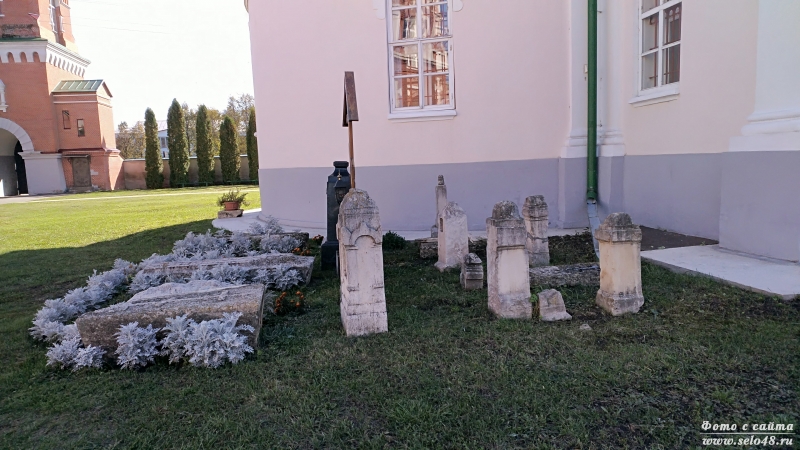 Место захоронения на территории монастыря
