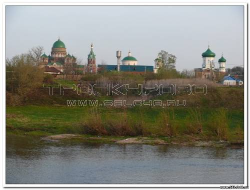 Вид на Троекуровский женский монастырь из-за реки