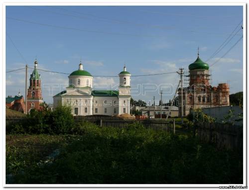 Вид на Дмитриевскую  и Надвратную церковь