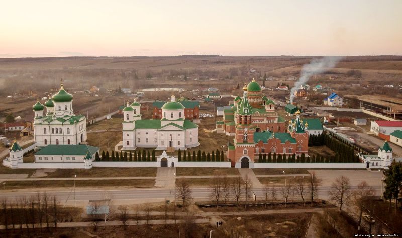 Вид на Троекуровский монастырь с Южной стороны