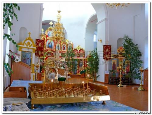 Иконостас и внутреннее убранство Свято-Димитриевск