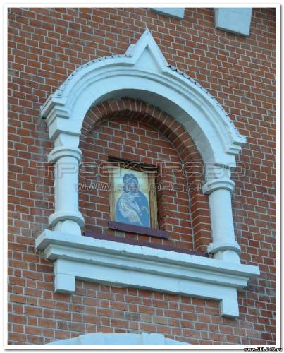 Икона Божией Матери на надвратной колокольне