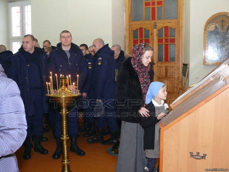 Солдаты срочной службы посетили монастырь на празд